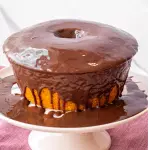 Bolo de cenoura com calda