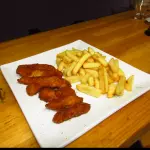 NUGGEST DE POLLO CON PAPA FRITA