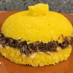 Cuscuz com Carne de Sol e Queijo Coalho