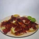 Tacos de trompo con queso