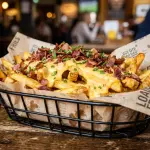 Porção de batata com cheddar e bacon
