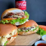 COMBO HAMBÚRGUER COM REFRI GRÁTIS