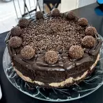 Fatia de bolo Chocolatudo