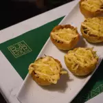 Cestas de plátano mechada y queso
