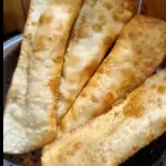 PASTEL DE FRANGO COM CATUPIRY