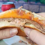 Hambúrguer com Bacon e Cheddar