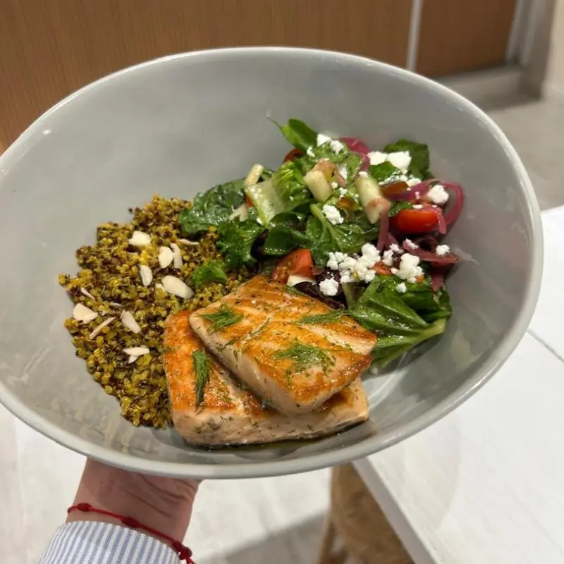 SALMÓN QUINOA BOWL