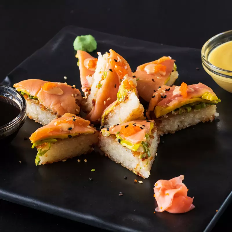 SUSHI PIZZA SALMON