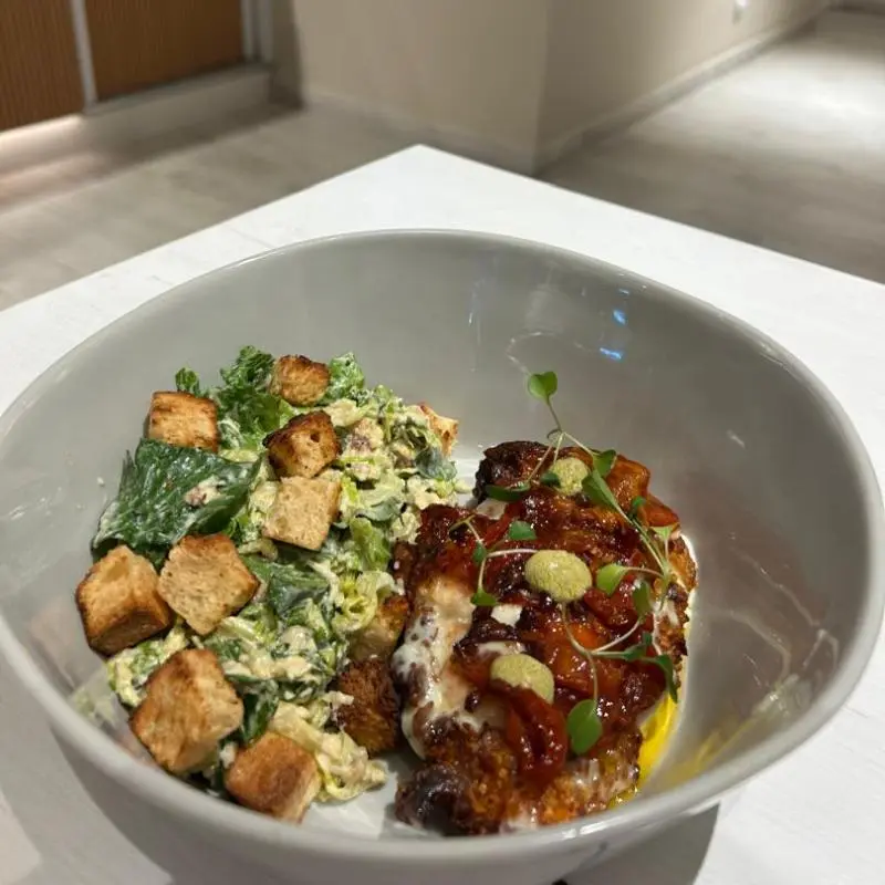 MOZZARELLA CRISPY CHICKEN BOWL