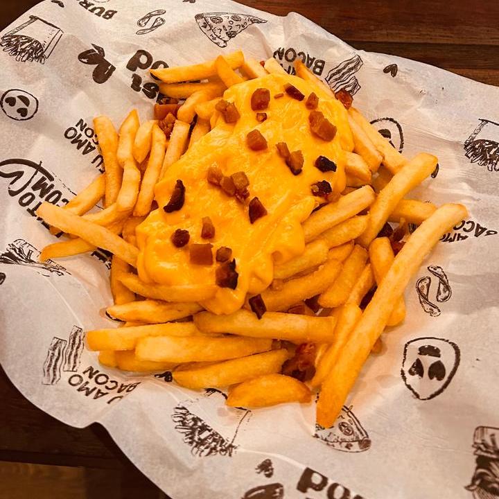 Batata Frita com Cheddar e Bacon